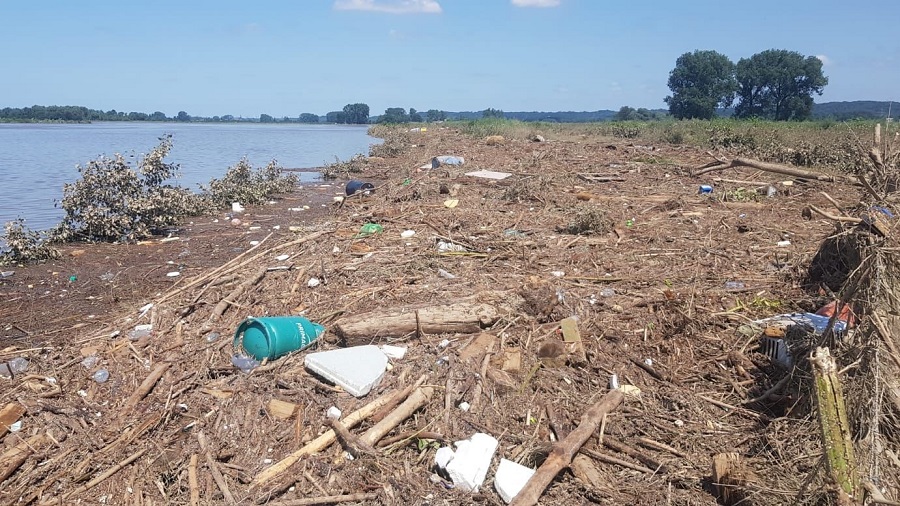 Plastic vervuiling Maas 2021