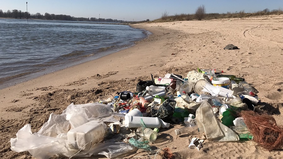 Vooral plastic afval langs rivieren